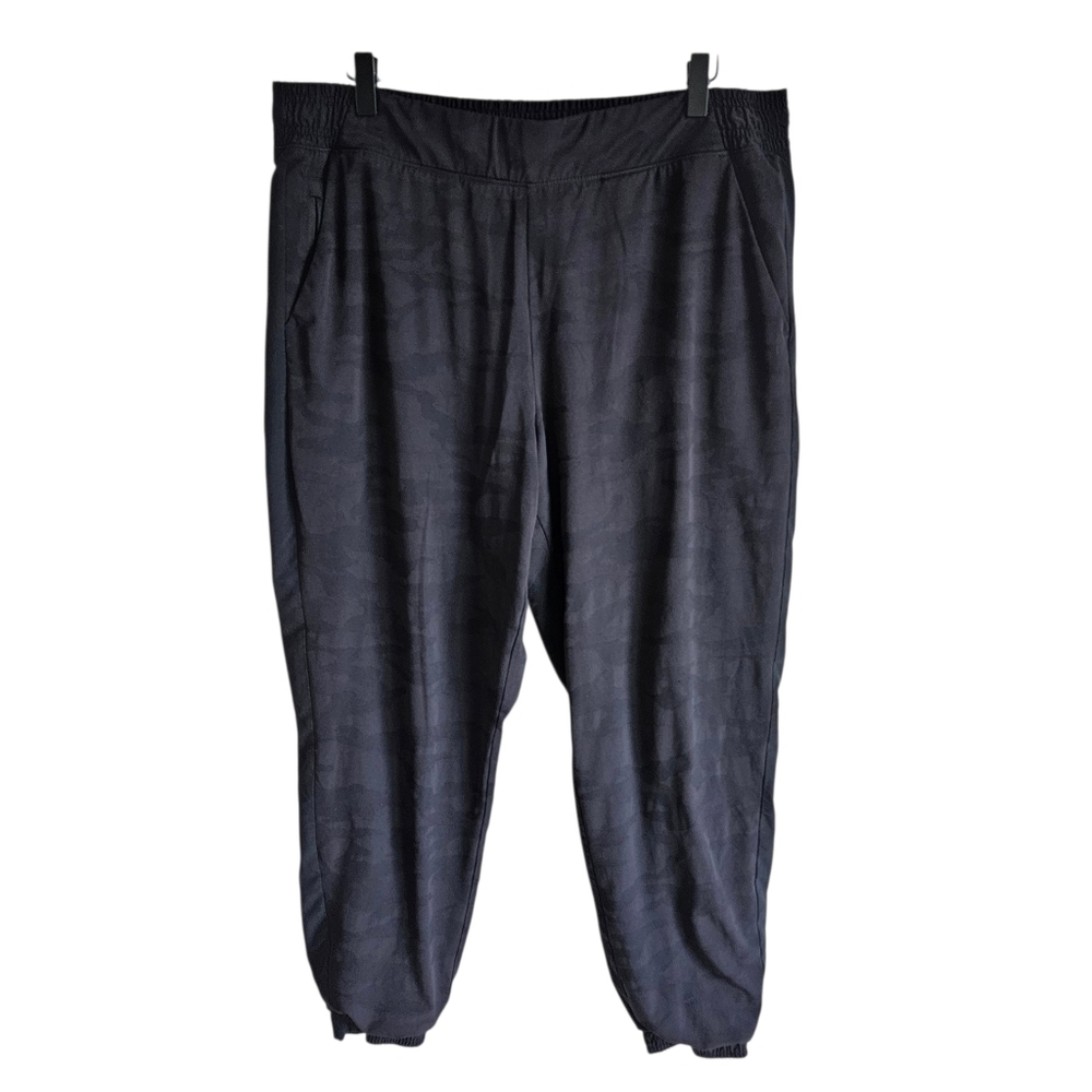 Athleta Black Camo Brooklyn Textured Lined Jogger Pants
